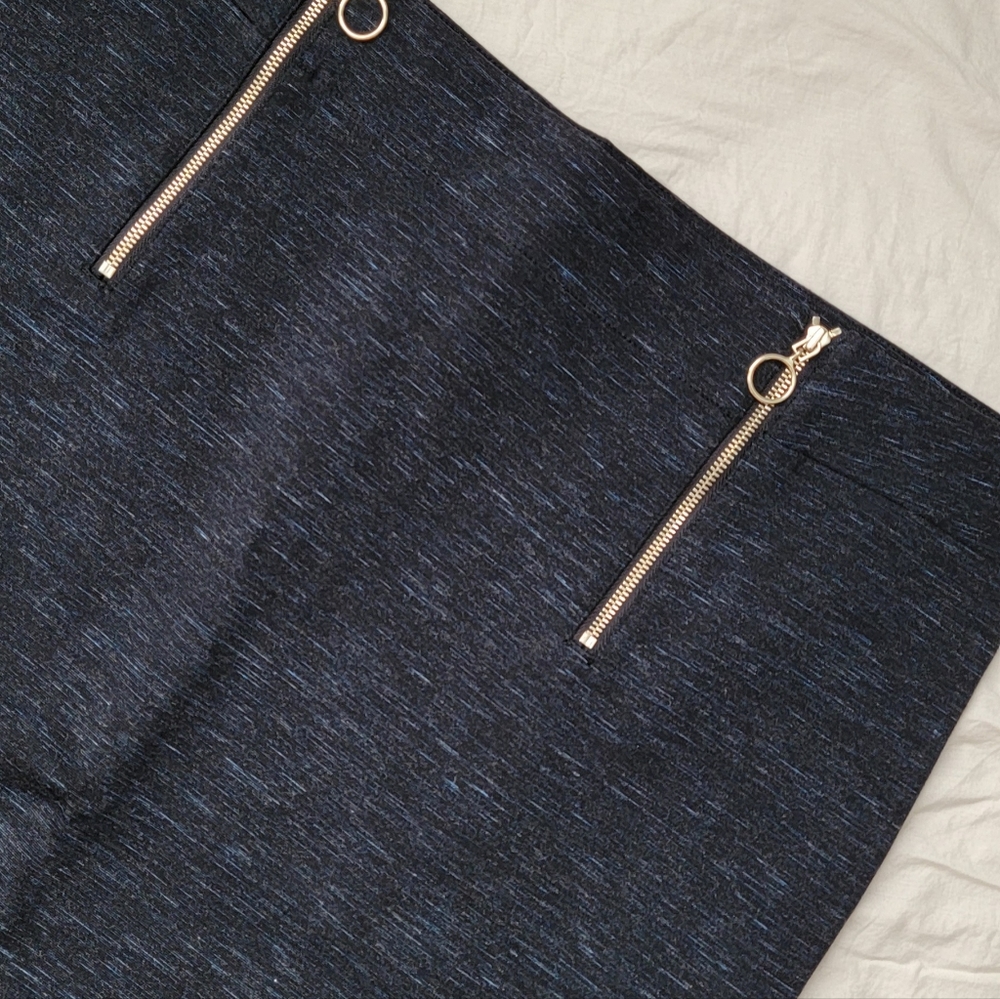 Ann Taylor Pencil skirt with zipper front detailing, size 14
